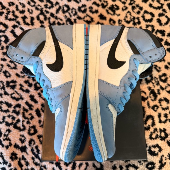 Nike Air Jordan 1 Retro High OG - University Blues - Picture 2 of 9